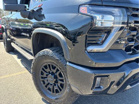 Used 2024 Chevrolet Silverado 2500 ZR2 w/ Technology Package AWD/4WD image 29