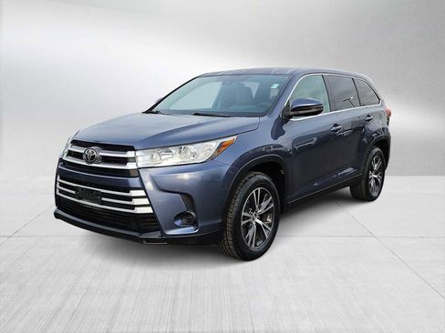Used 2019 Toyota Highlander LE image 4