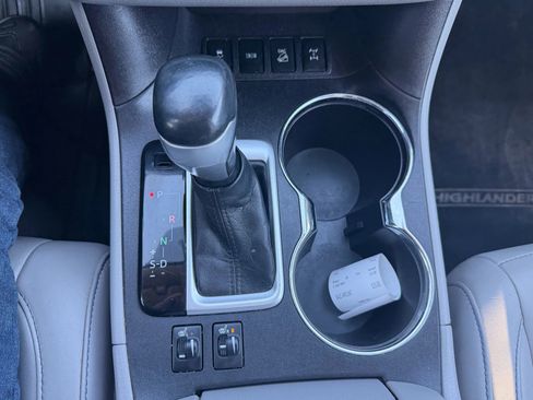 Used 2016 Toyota Highlander XLE image 30