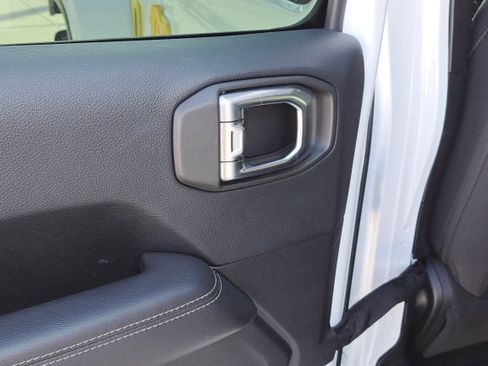 Used 2018 Jeep Wrangler Unlimited Sahara w/ LED Lighting Group image 15