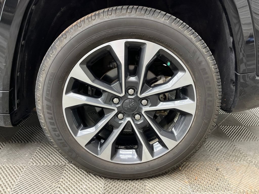 Used 2022 Jeep Grand Cherokee Overland w/ Luxury Tech Group IV AWD/4WD image 30