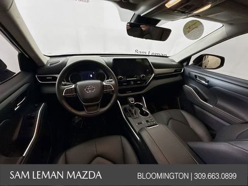 Used 2024 Toyota Highlander XLE FWD image 22