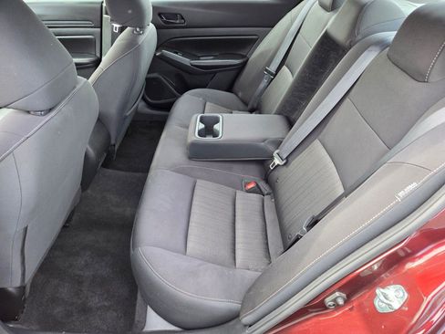 Used 2024 Nissan Altima 2.5 SV FWD image 11