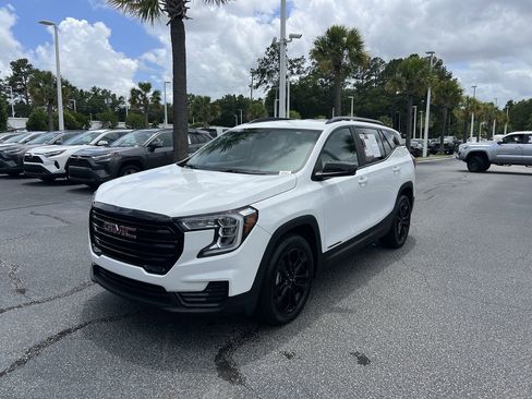 Used 2022 GMC Terrain SLE w/ Driver Convenience Package FWD image 5