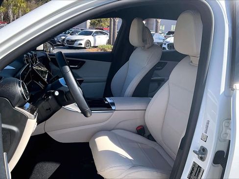 Used 2025 Mercedes-Benz GLC 300 4MATIC image 8