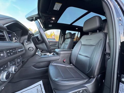 Used 2021 GMC Yukon Denali w/ Denali Premium Package image 19