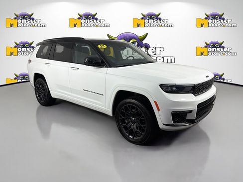 Used 2023 Jeep Grand Cherokee L Summit w/ Rear Seat Video Group I AWD/4WD image 3