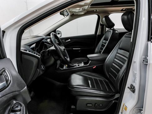 Used 2019 Ford Escape SEL image 4