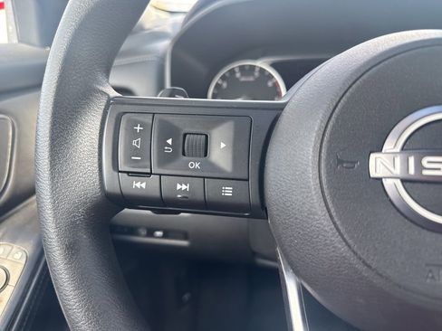 Used 2024 Nissan Rogue SV image 30