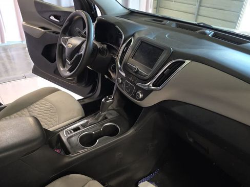 Used 2020 Chevrolet Equinox LS w/ LS Convenience Package FWD image 18
