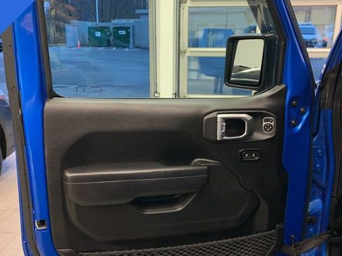 Used 2022 Jeep Wrangler Unlimited Sport image 3