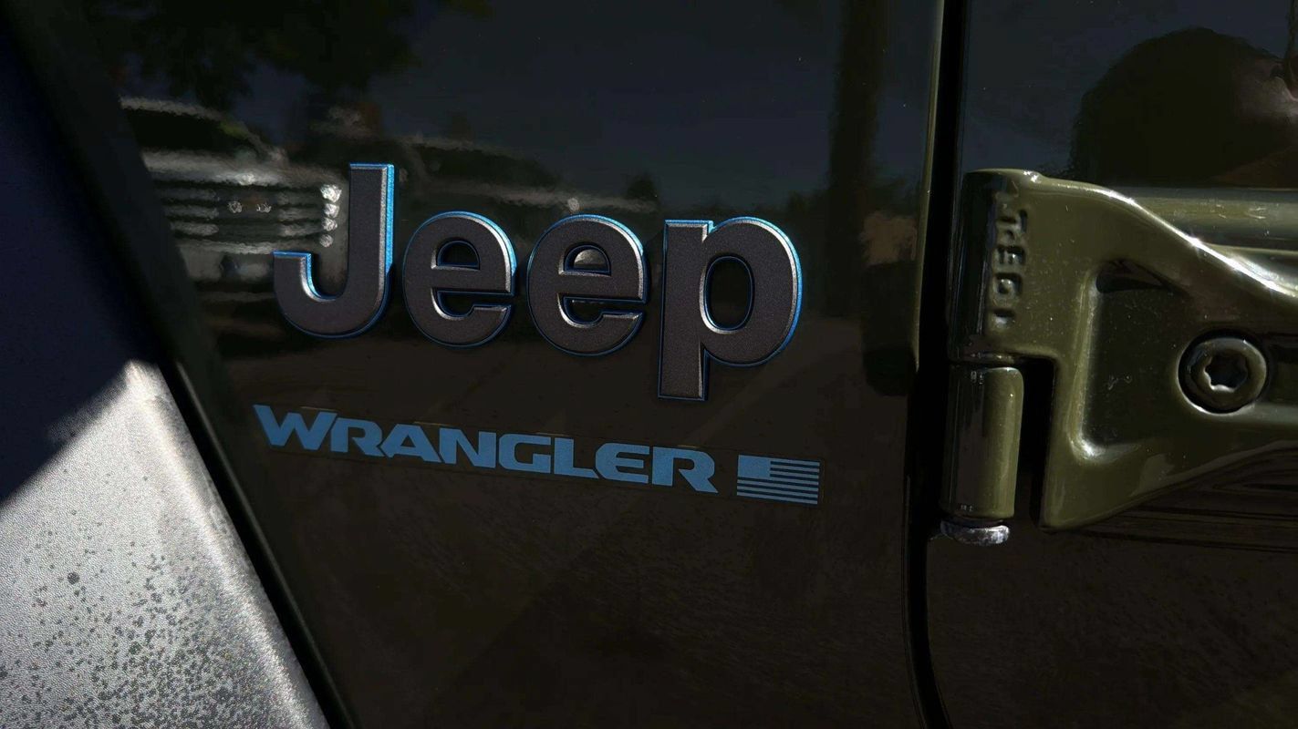 Used 2024 Jeep Wrangler Unlimited AWD/4WD image 19