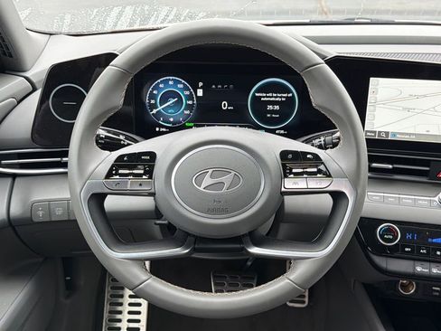 Used 2025 Hyundai Elantra SEL FWD image 23