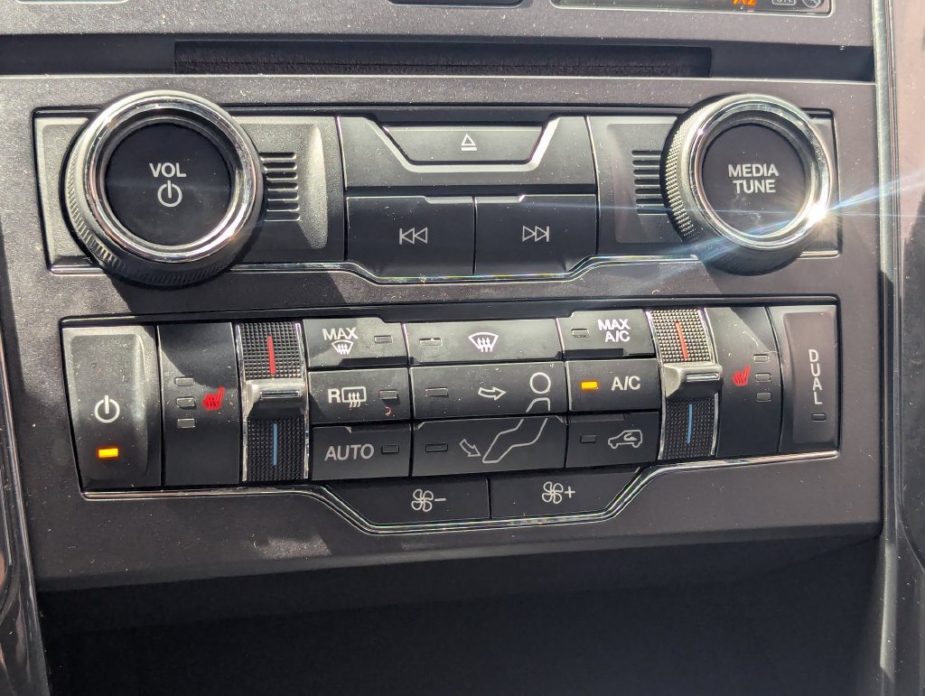 Used 2018 Ford Explorer XLT w/ Equipment Group 202A FWD image 20