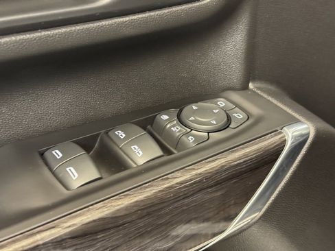 Used 2023 Chevrolet Silverado 2500 LTZ w/ LTZ Convenience Package image 11