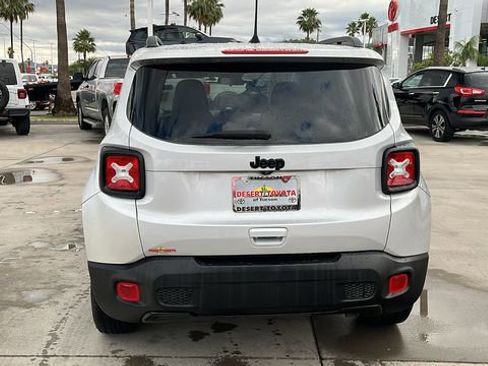 Used 2020 Jeep Renegade Altitude FWD image 23