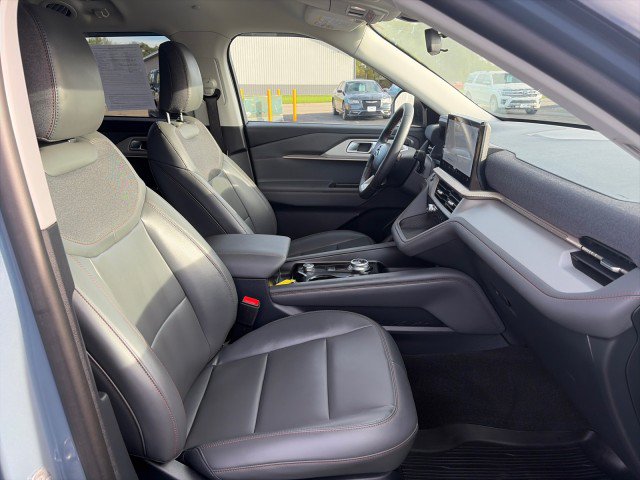 Used 2026 Ford Explorer Active AWD/4WD image 19