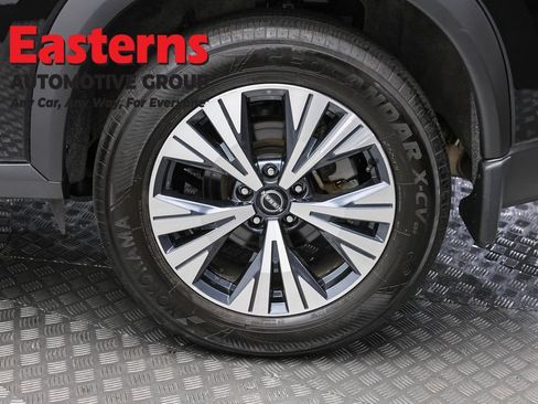 Used 2023 Nissan Rogue SV AWD/4WD image 8