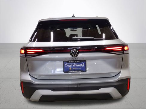 New 2025 Volkswagen Tiguan SE image 11