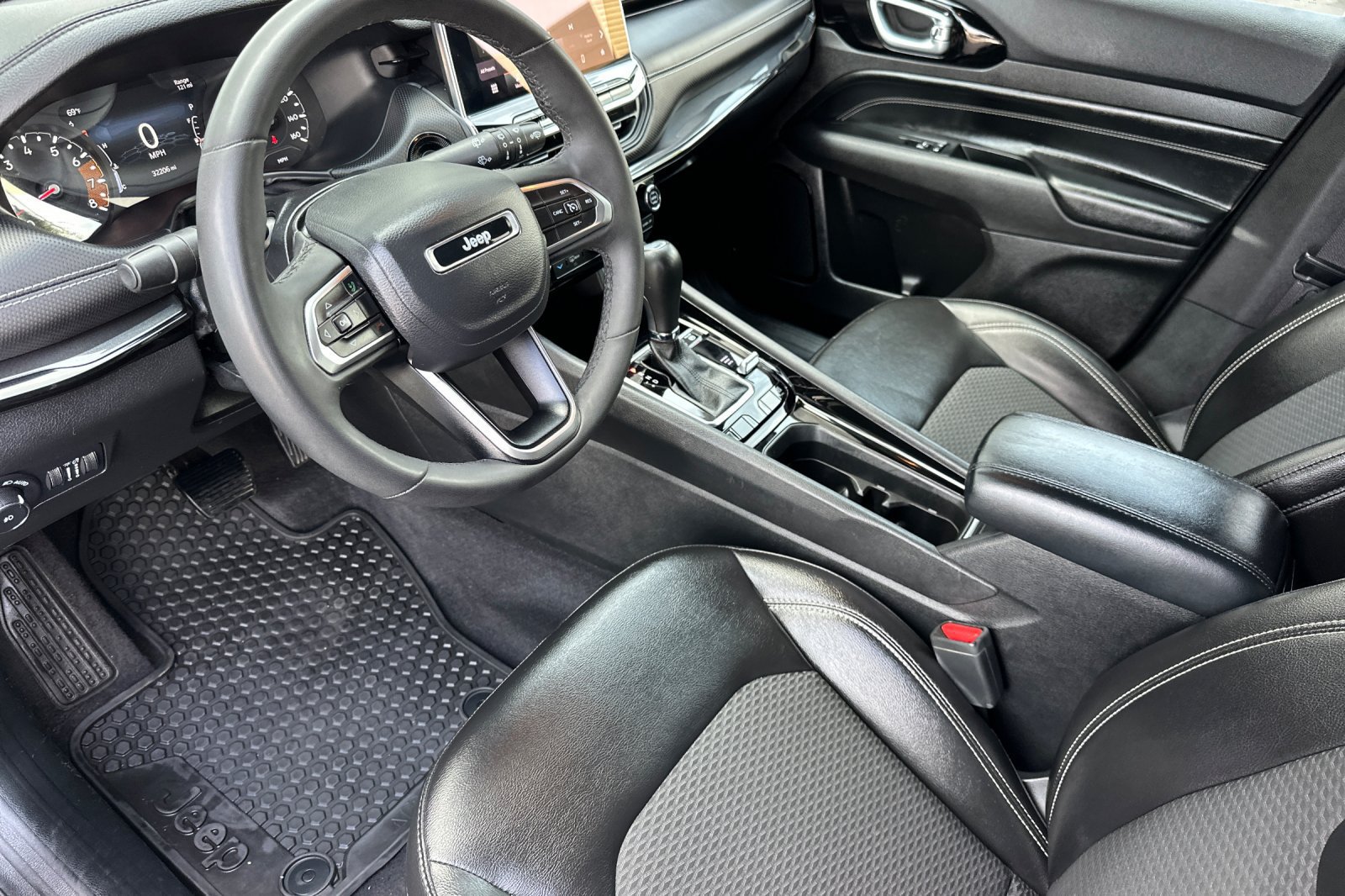 Used 2023 Jeep Compass Latitude w/ Convenience Group AWD/4WD image 9