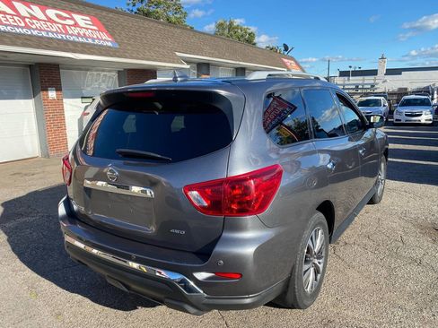 Used 2019 Nissan Pathfinder S image 9