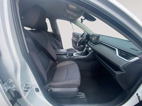 Used 2020 Toyota RAV4 LE w/ Carpet Mat Package AWD/4WD image 15