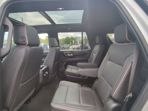 Used 2023 GMC Yukon SLT w/ SLT Luxury Package AWD/4WD image 11