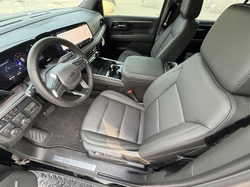 Used 2026 Chevrolet Tahoe Z71 w/ Comfort Package AWD/4WD image 17