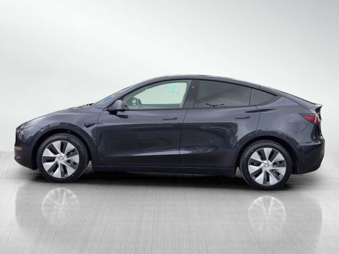 Used 2024 Tesla Model Y Long Range image 7