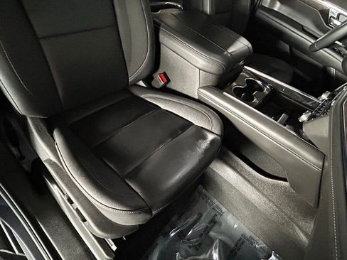 Used 2025 Chevrolet Suburban LT image 43