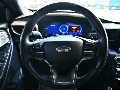 Used 2020 Ford Explorer Platinum w/ Premium Technology Package AWD/4WD image 19