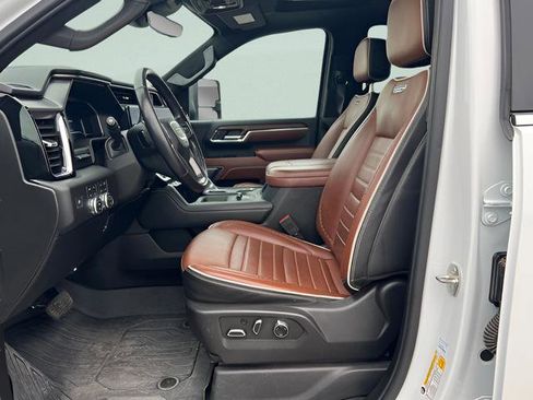 Used 2024 GMC Sierra 3500 Denali Ultimate image 11