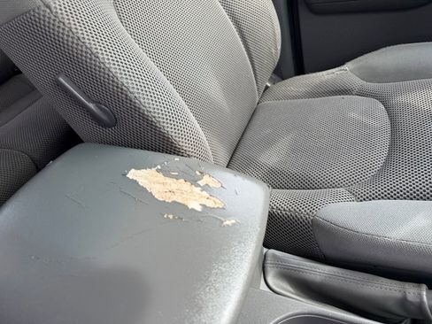 Used 2006 Nissan Frontier LE image 32