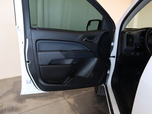 Used 2022 Chevrolet Colorado Z71 AWD/4WD image 32