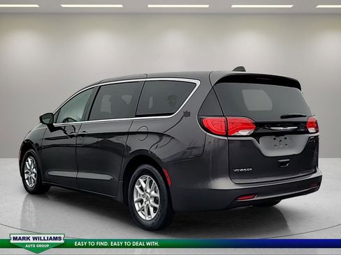 Used 2023 Chrysler Voyager LX image 6