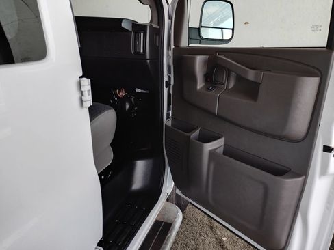 Used 2025 GMC Savana 2500 w/ Driver Convenience Package RWD image 10