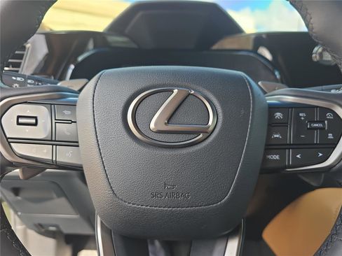 Used 2023 Lexus NX 250 FWD w/ Towing Package (2000 Lbs) image 21