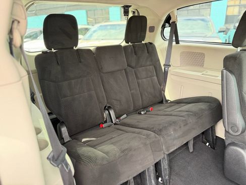 Used 2016 Dodge Grand Caravan SXT FWD image 8