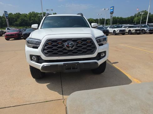 Used 2023 Toyota Tacoma TRD Off-Road w/ Technology Package AWD/4WD image 10