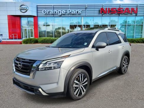Used 2023 Nissan Pathfinder Platinum w/ Cargo Package AWD/4WD image 4