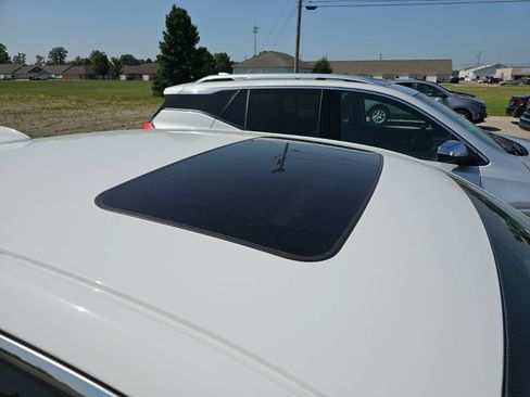 Used 2016 Chevrolet Malibu LT w/ Power Convenience Package FWD image 3
