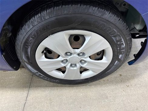 Used 2017 Kia Forte LX image 19