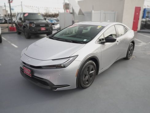 Certified 2025 Toyota Prius LE image 4