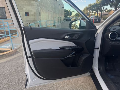 Used 2025 Chevrolet Trax LT image 20