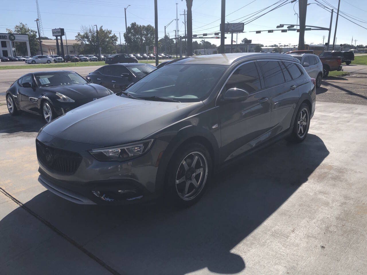 Used 2018 Buick Regal Preferred w/ Sights and Sounds Package AWD/4WD image 3