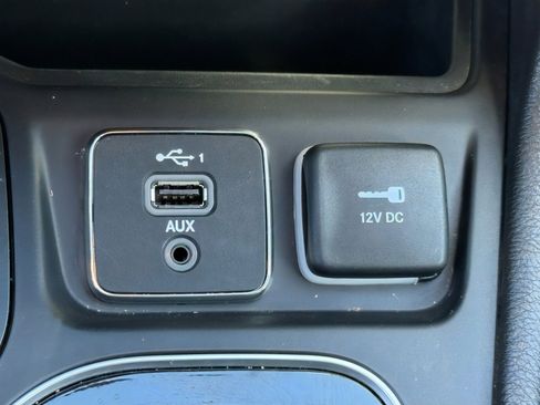 Used 2021 Jeep Cherokee Altitude image 24