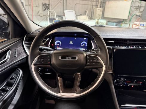 Used 2023 Jeep Grand Cherokee L Limited w/ Black Appearance Package AWD/4WD image 7