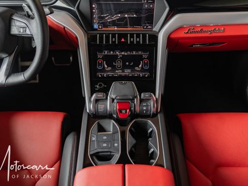 Used 2019 Lamborghini Urus AWD/4WD image 13