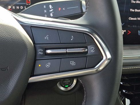 Used 2025 Chevrolet Suburban Premier AWD/4WD image 23