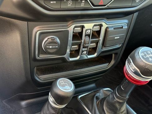 Used 2022 Jeep Wrangler Unlimited Sport image 26